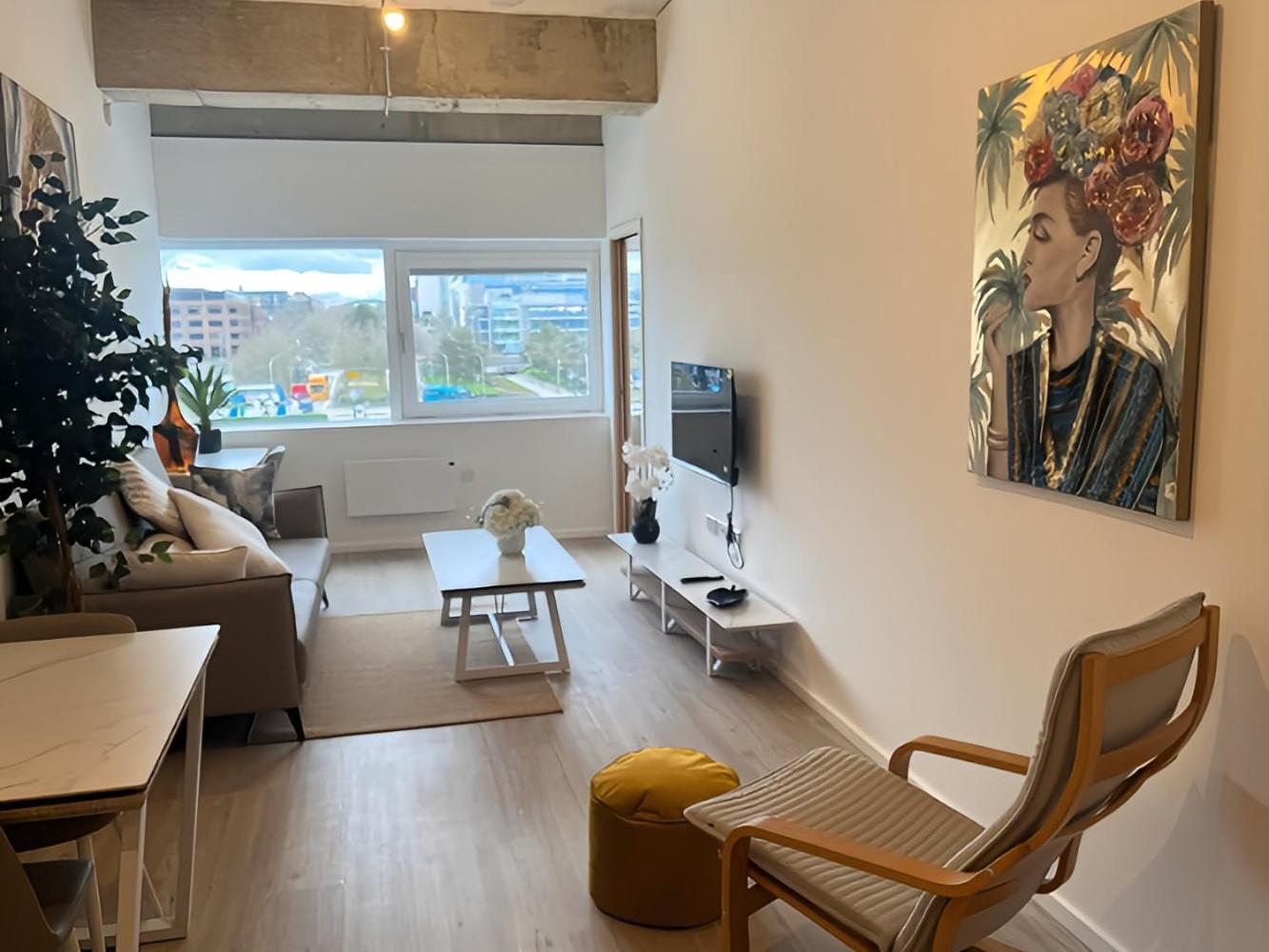 1Br Luxury Flat At Train Station - Long Stays Welcome - Just Ask Milton Keynes Dış mekan fotoğraf