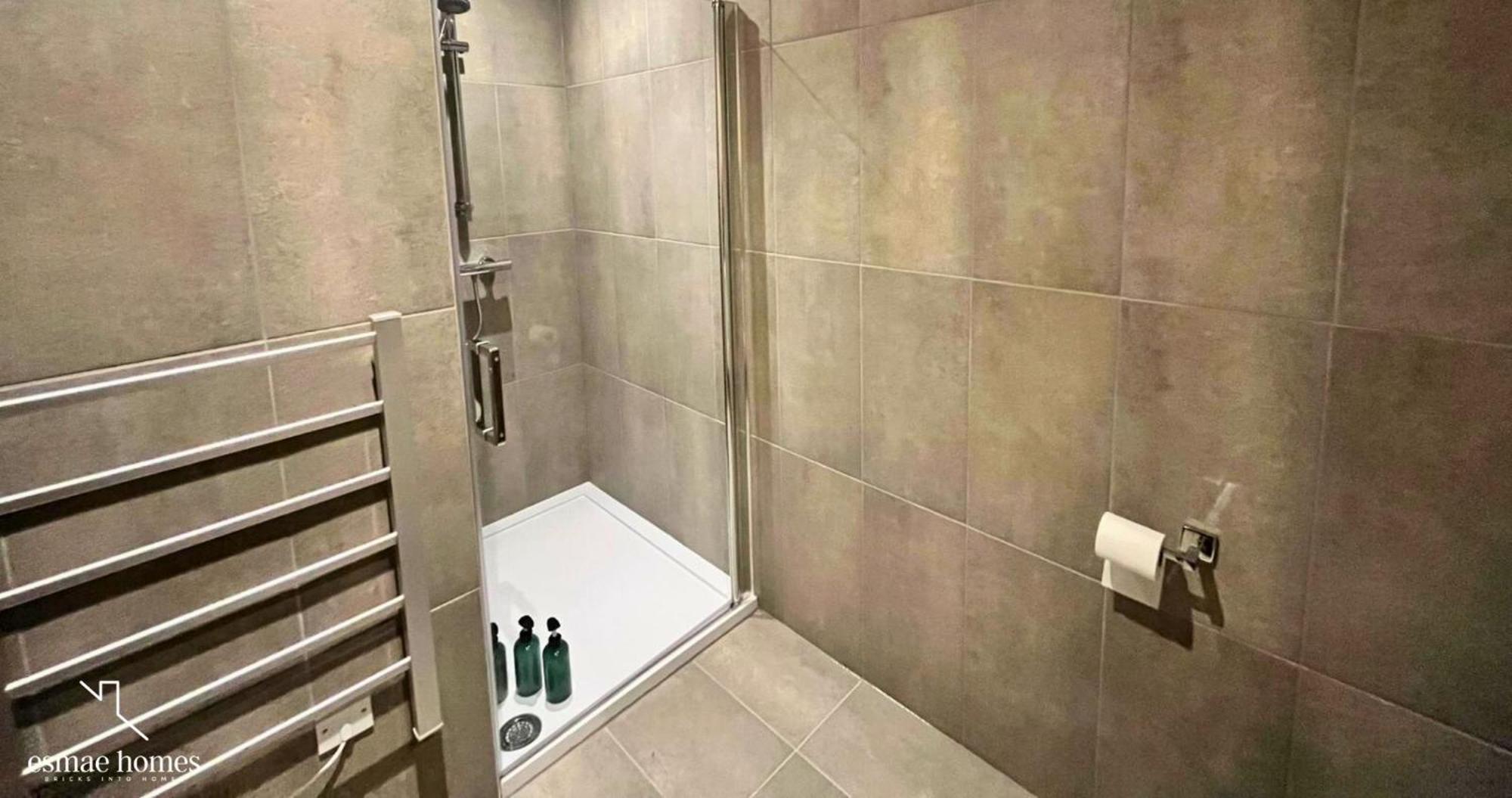 1Br Luxury Flat At Train Station - Long Stays Welcome - Just Ask Milton Keynes Dış mekan fotoğraf