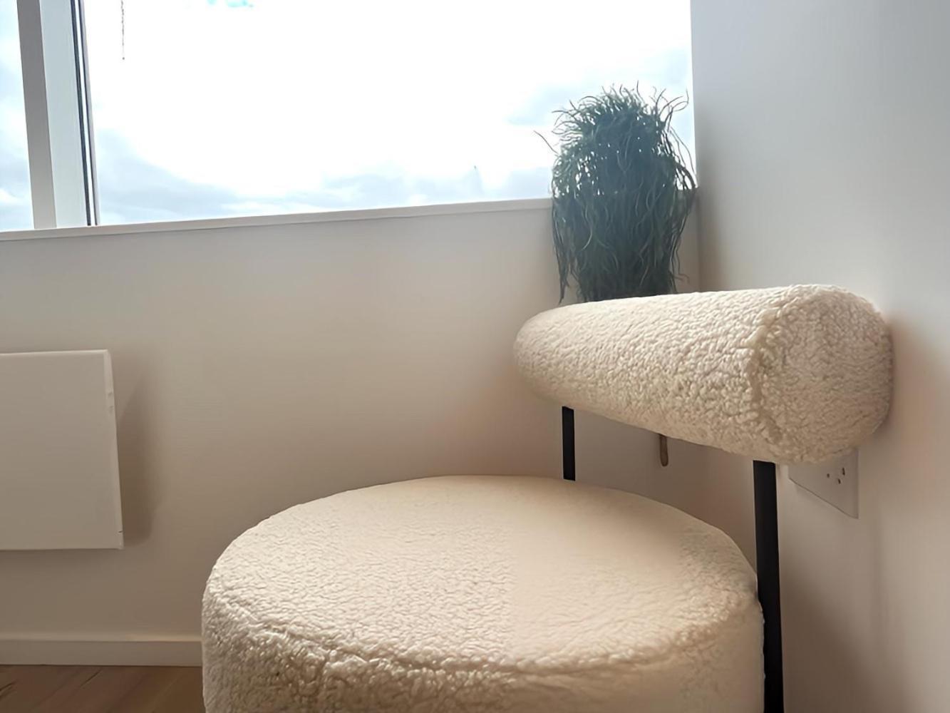 1Br Luxury Flat At Train Station - Long Stays Welcome - Just Ask Milton Keynes Dış mekan fotoğraf