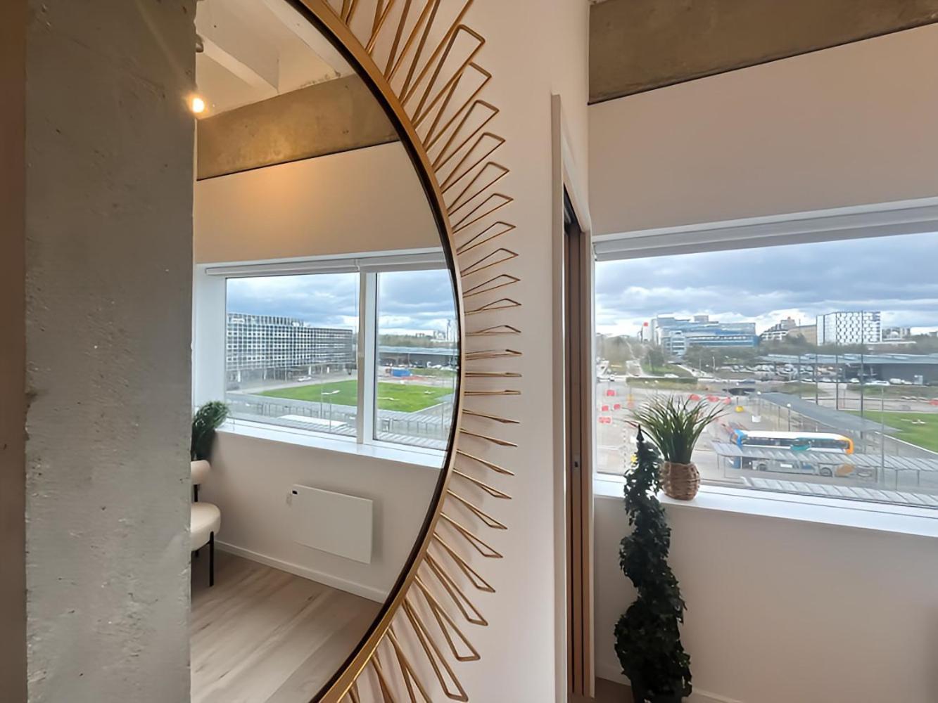 1Br Luxury Flat At Train Station - Long Stays Welcome - Just Ask Milton Keynes Dış mekan fotoğraf