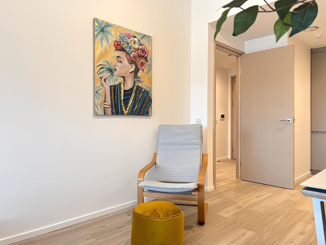 1Br Luxury Flat At Train Station - Long Stays Welcome - Just Ask Milton Keynes Dış mekan fotoğraf