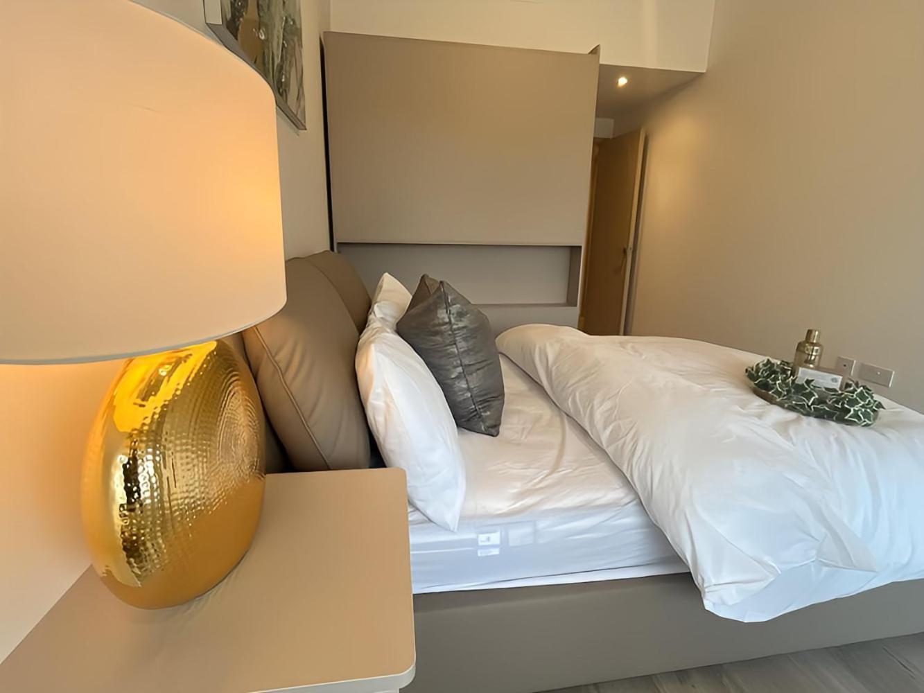 1Br Luxury Flat At Train Station - Long Stays Welcome - Just Ask Milton Keynes Dış mekan fotoğraf