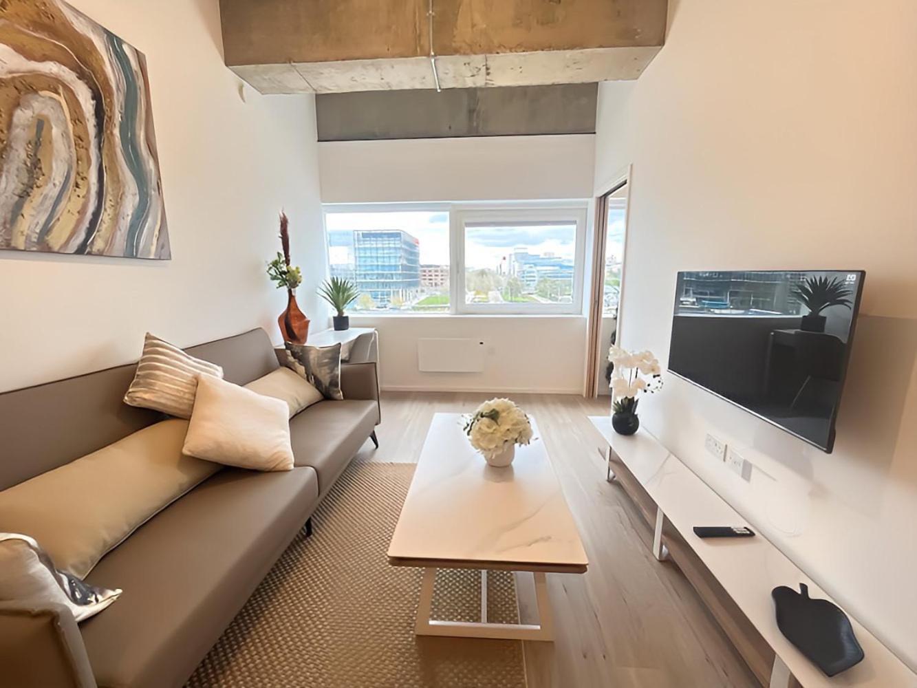 1Br Luxury Flat At Train Station - Long Stays Welcome - Just Ask Milton Keynes Dış mekan fotoğraf