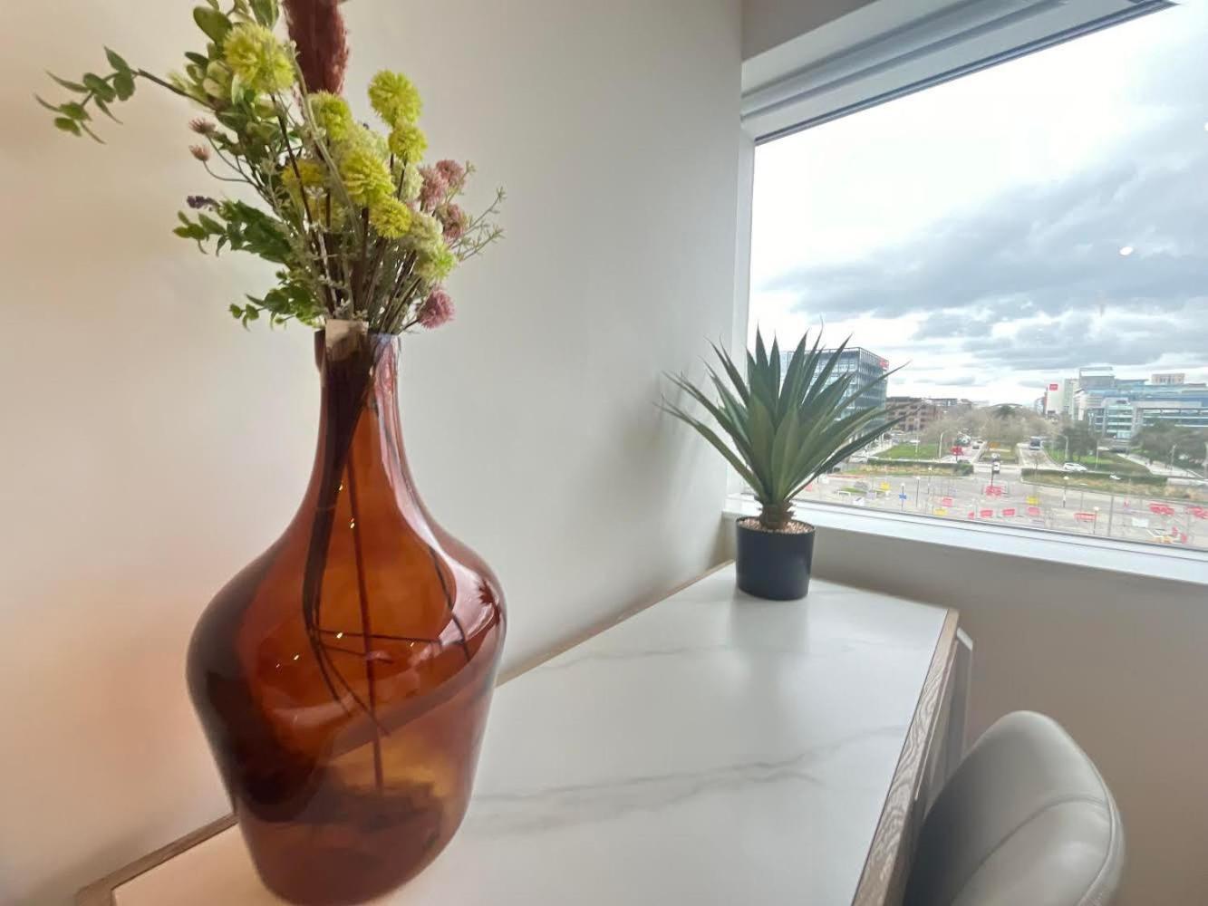 1Br Luxury Flat At Train Station - Long Stays Welcome - Just Ask Milton Keynes Dış mekan fotoğraf